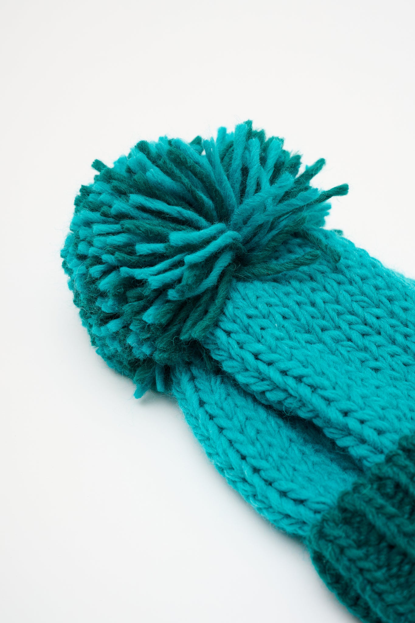 PON PON KNIT BEANIE