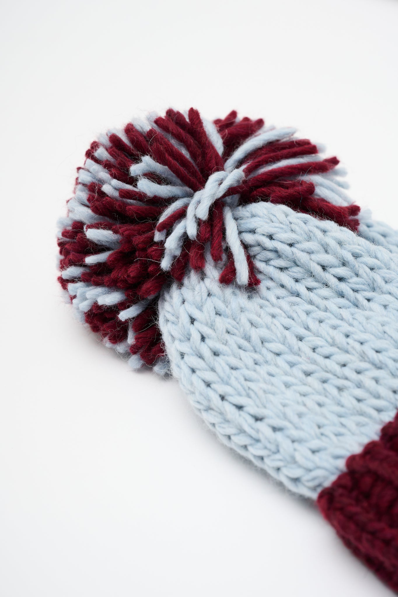PON PON KNIT BEANIE